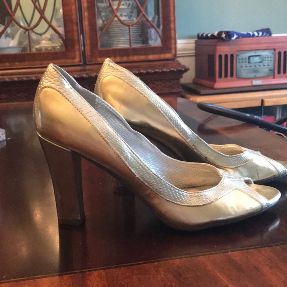 Gold Pumps